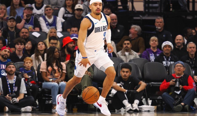 电竞战绩-小内姆哈德单场23次助攻排历史新秀第4 麦克米兰25次排第一