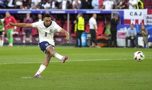 电竞战绩-亚历山大-阿诺德：5罚出场是我的宿命，我享受得很