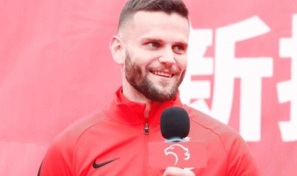 英雄联盟积分排名-海港新援后卫：中超有很多优秀前锋 但有信心防住