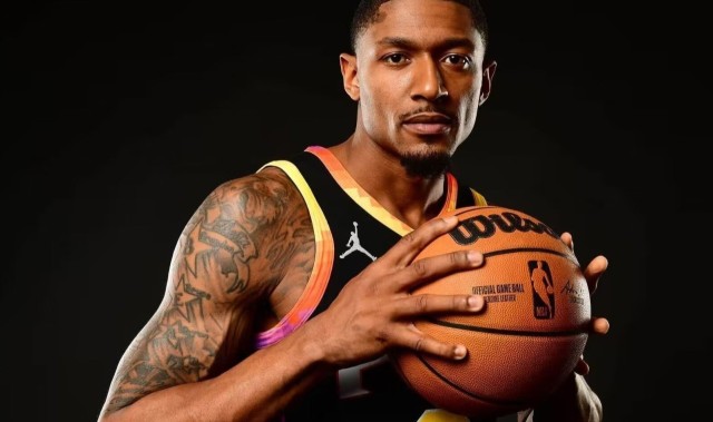 美记：比尔买断事宜即将达成，预计他会放弃剩余1.108亿合同中的1390万