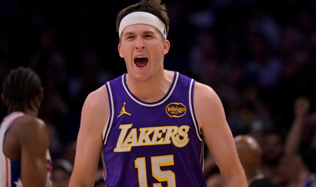 英雄联盟积分排名-赛季场均20+且真实命中率65+%的后卫：里夫斯、库里、亚历山大