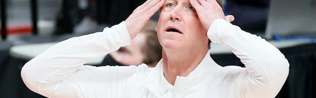 电竞战绩-有些巨星生涯注定无冠 但利拉德谈放弃还为时过早