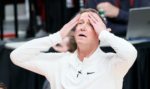 电竞战绩-有些巨星生涯注定无冠 但利拉德谈放弃还为时过早